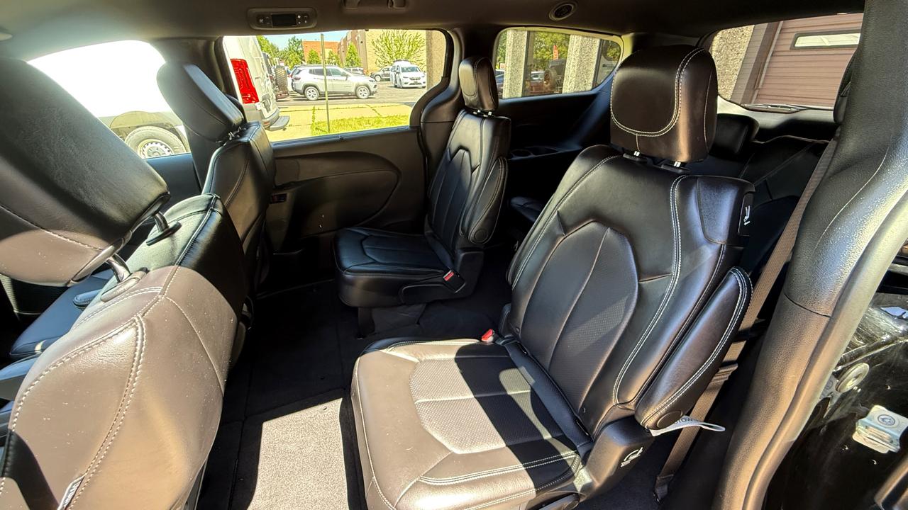 Chrysler Pacifica Select 2025
