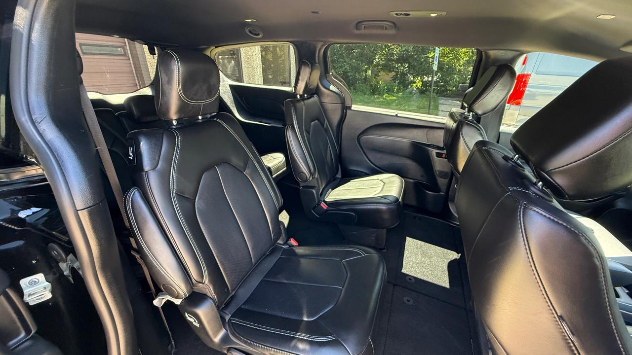 Chrysler Pacifica Select 2025