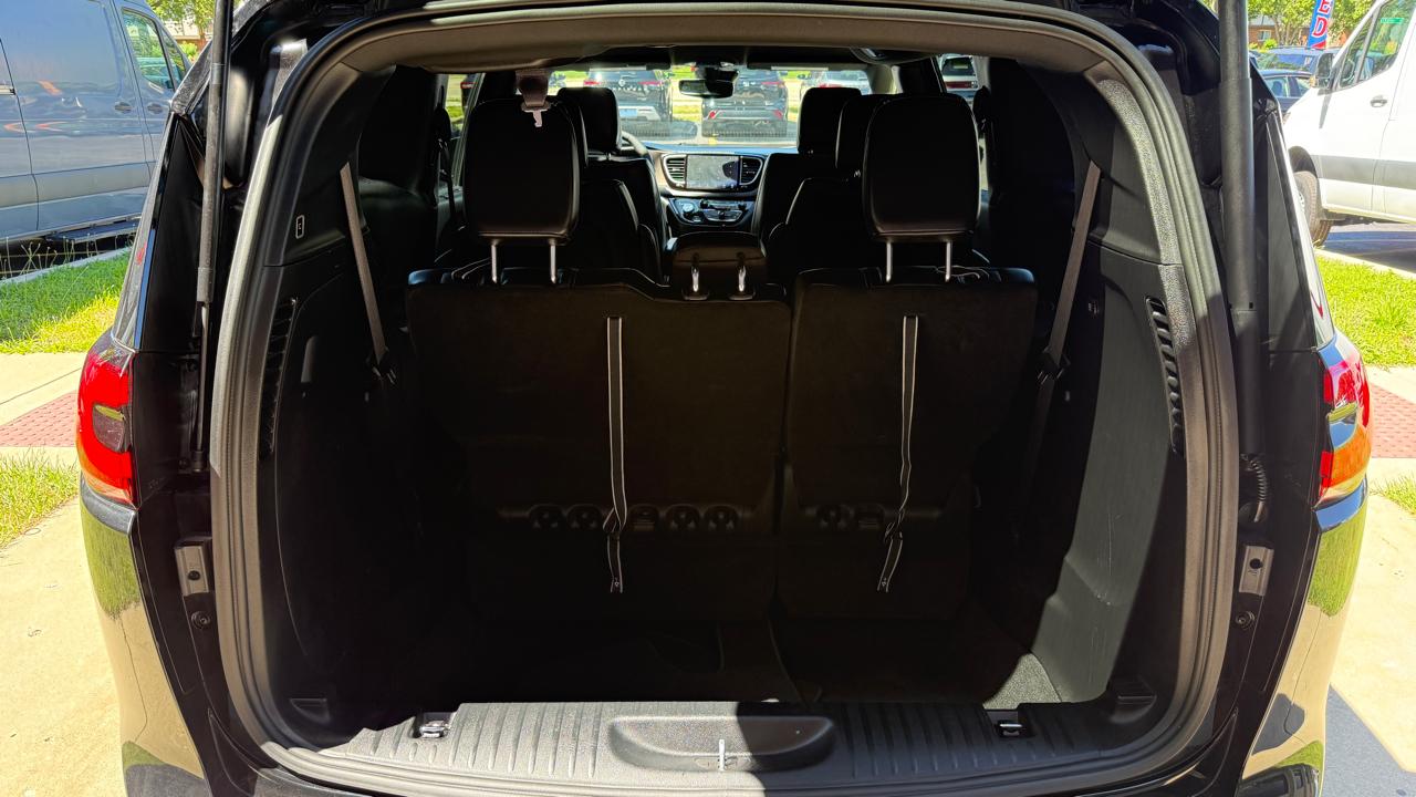 Chrysler Pacifica Select 2025