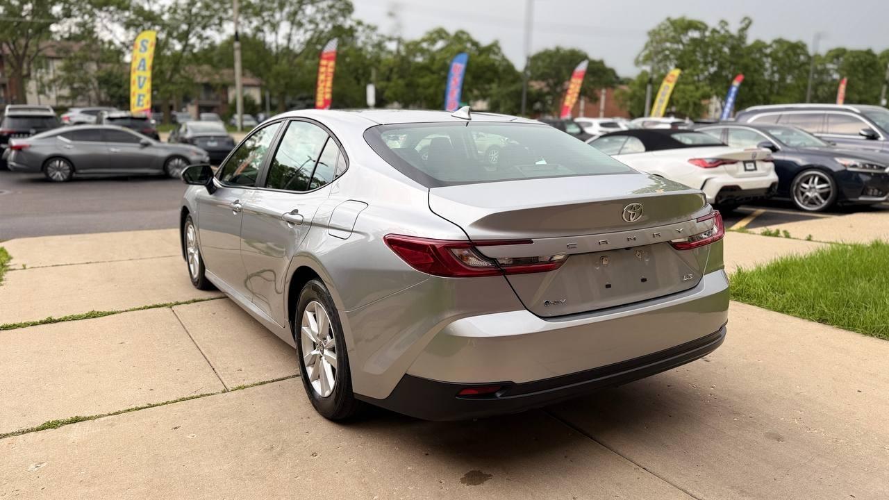 Toyota Camry Hybrid XLE 2025