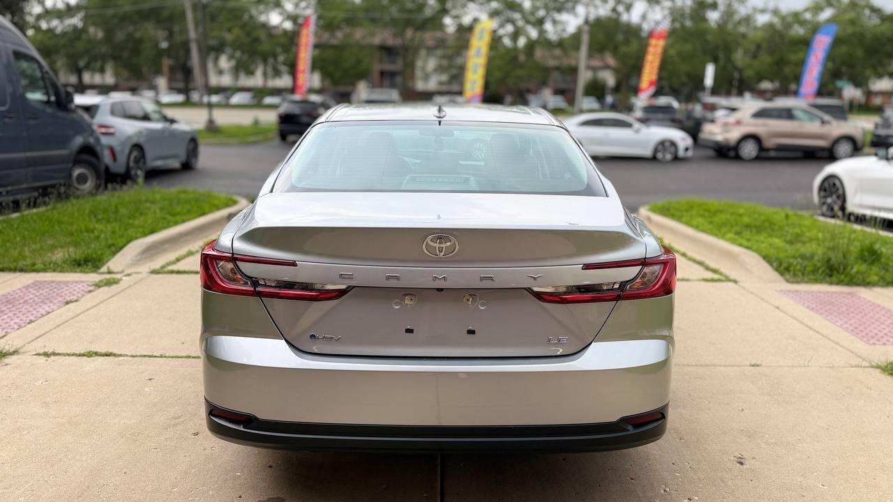 Toyota Camry Hybrid XLE 2025