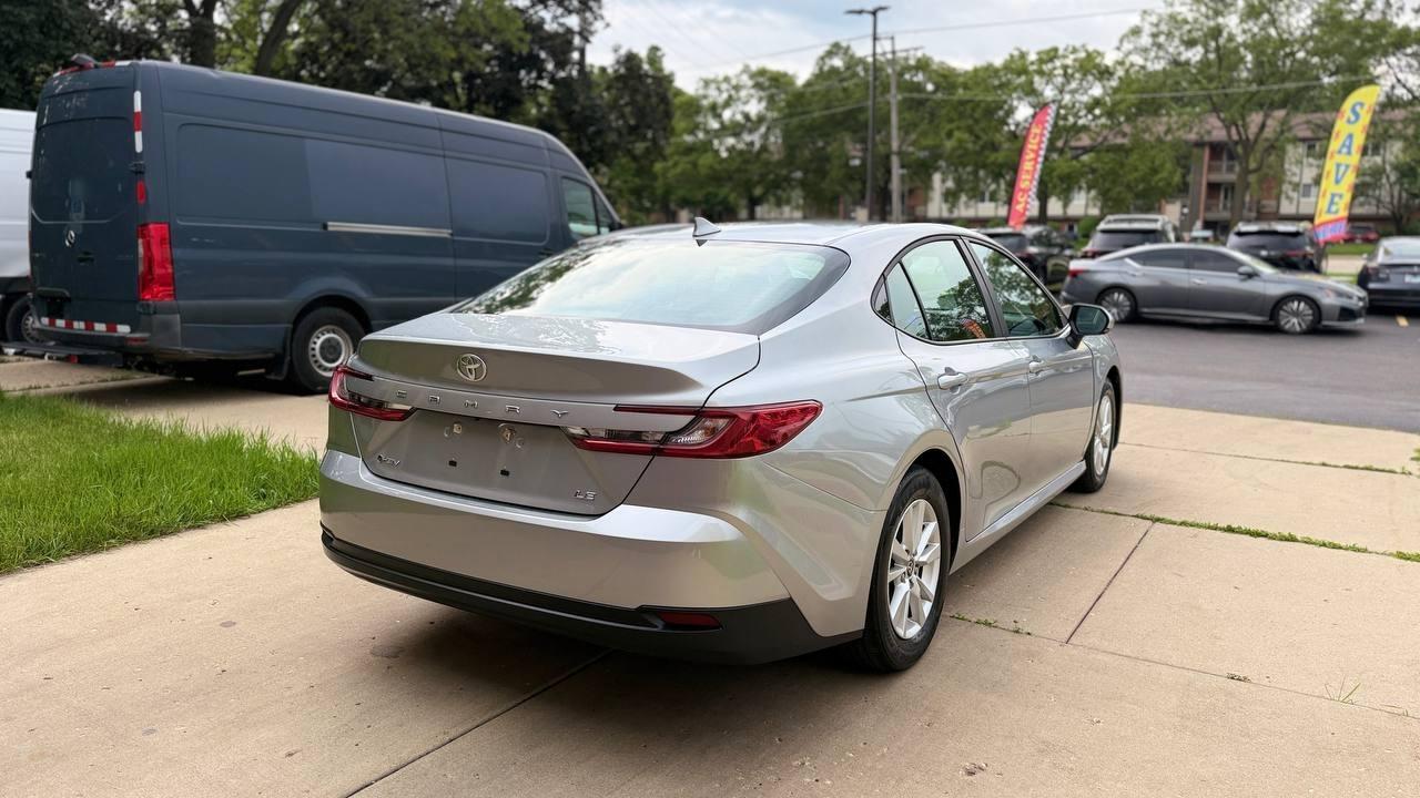 Toyota Camry Hybrid XLE 2025