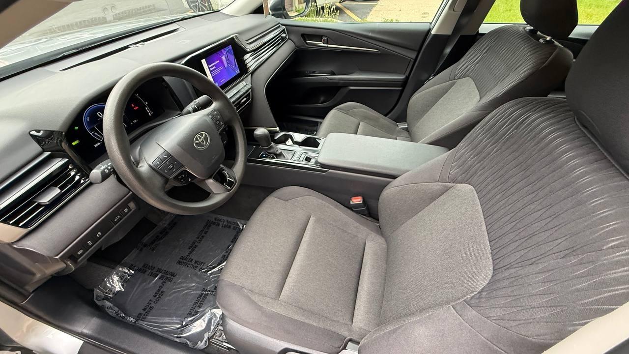 Toyota Camry Hybrid XLE 2025