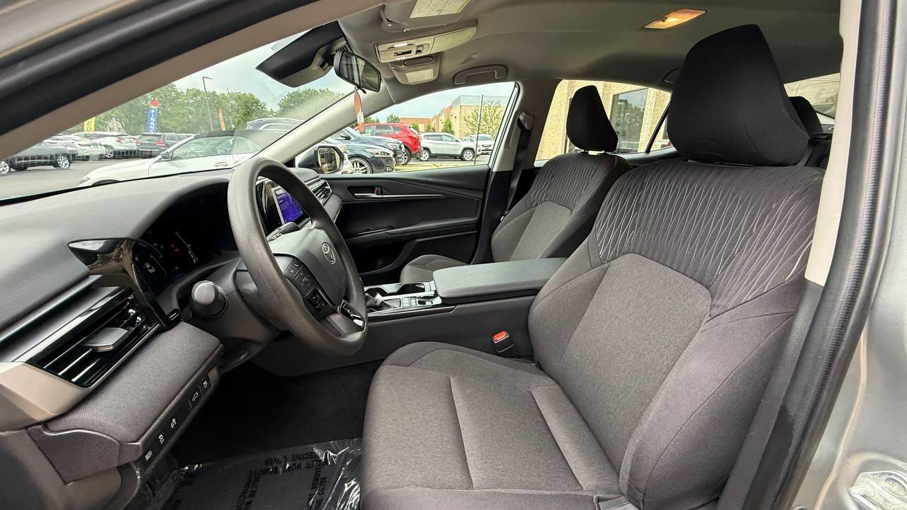 Toyota Camry Hybrid XLE 2025
