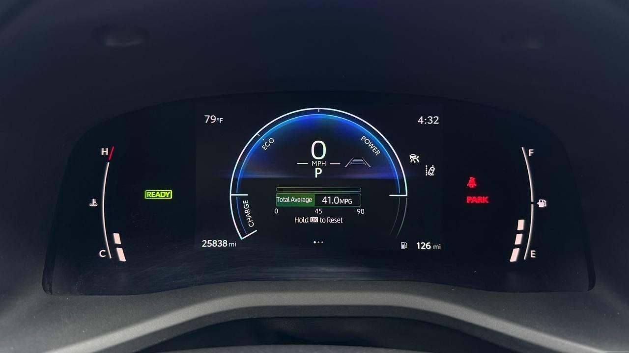 Toyota Camry Hybrid XLE 2025