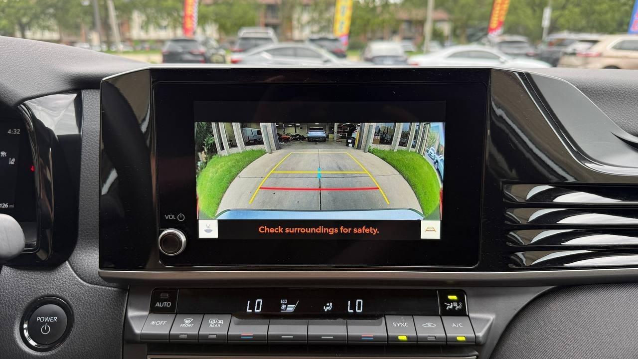 Toyota Camry Hybrid XLE 2025