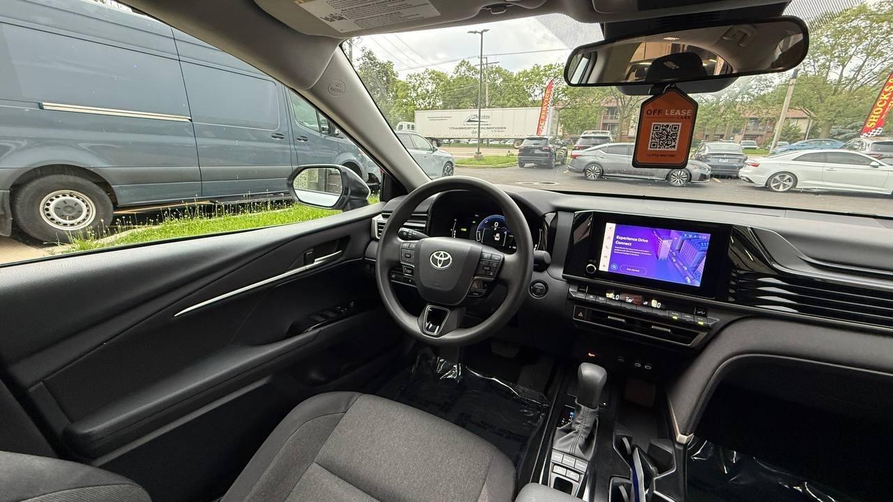 Toyota Camry Hybrid XLE 2025