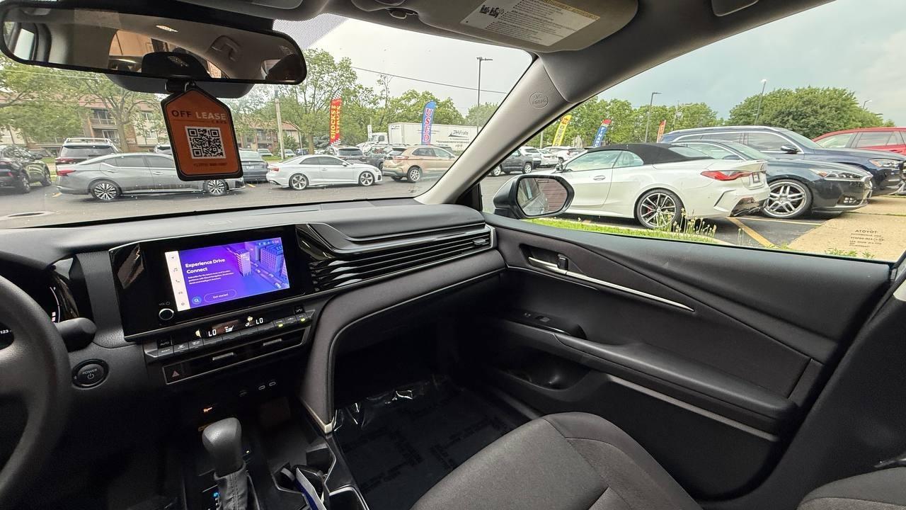 Toyota Camry Hybrid XLE 2025