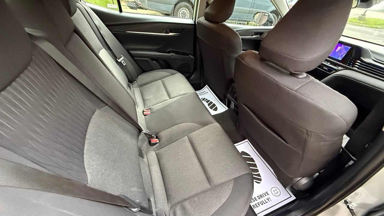 Toyota Camry Hybrid XLE 2025