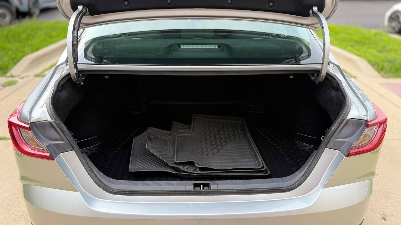 Toyota Camry Hybrid XLE 2025