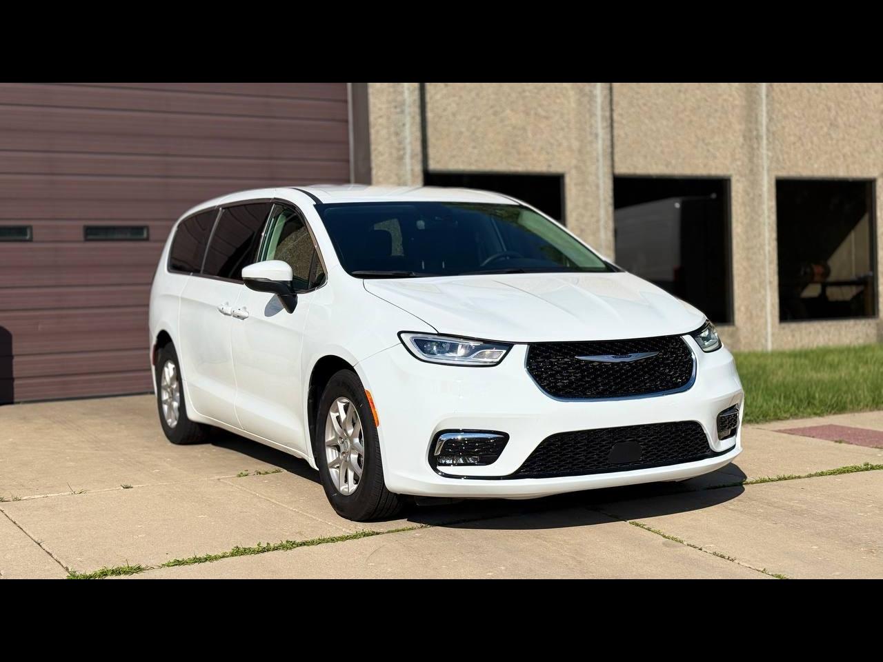 Chrysler Pacifica Touring L 2023