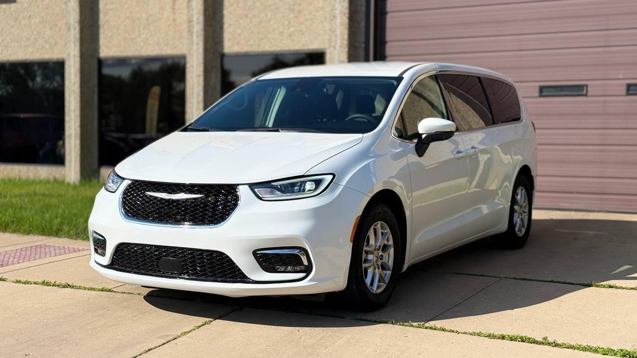 Chrysler Pacifica Touring L 2023