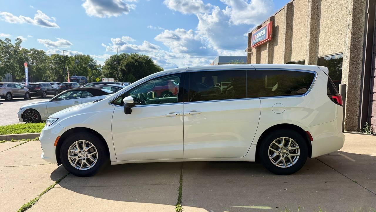 Chrysler Pacifica Touring L 2023