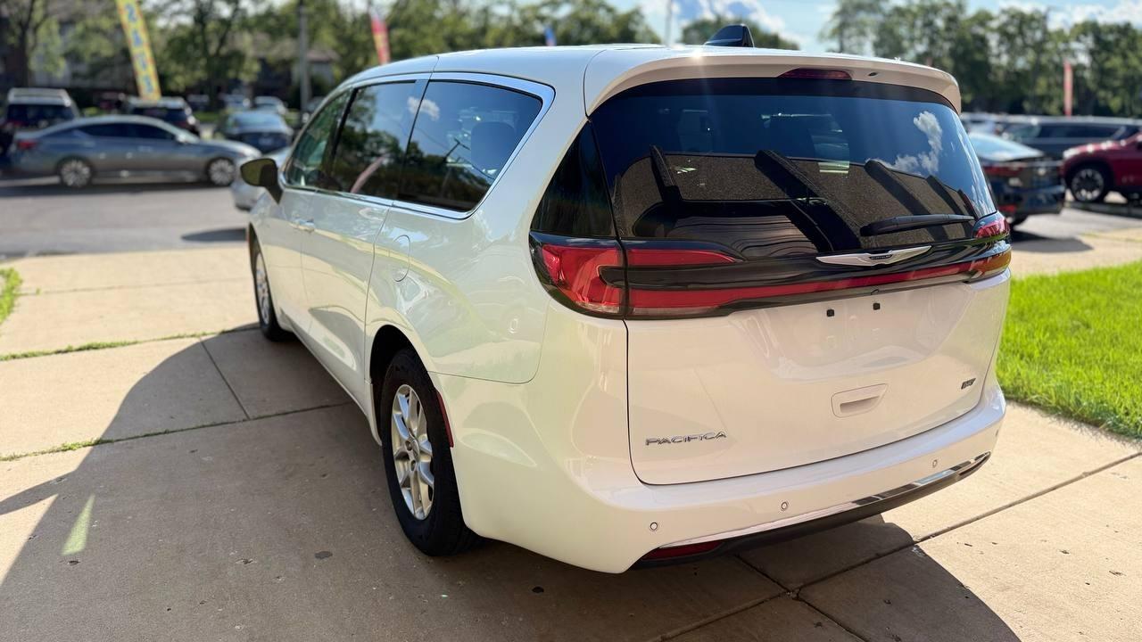 Chrysler Pacifica Touring L 2023