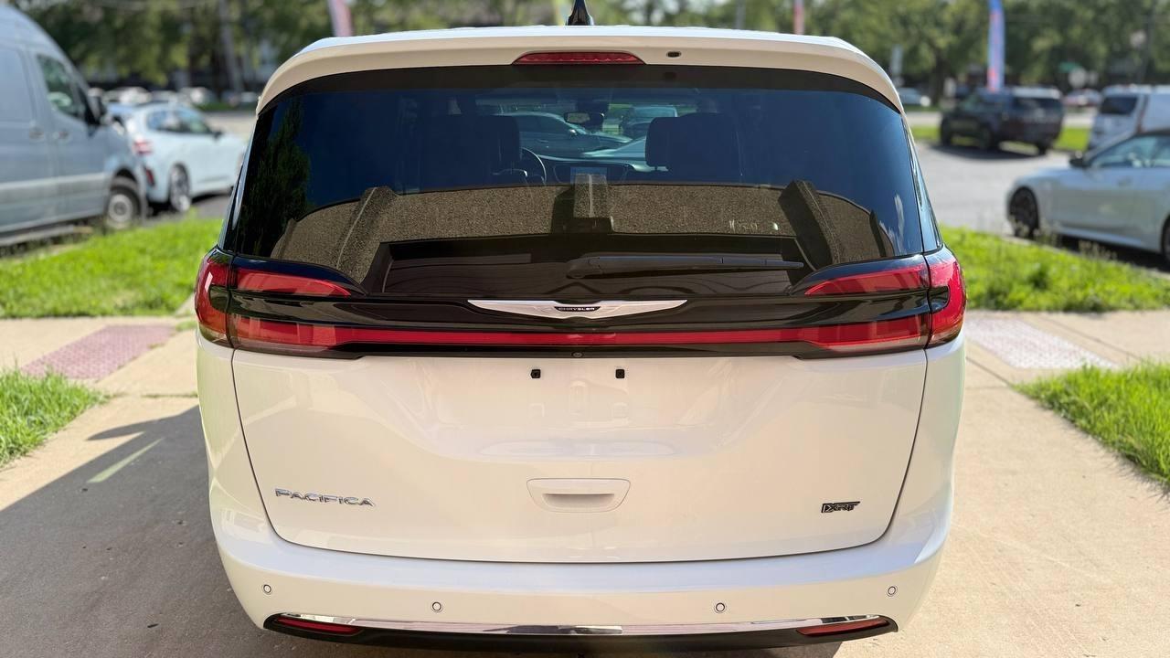 Chrysler Pacifica Touring L 2023