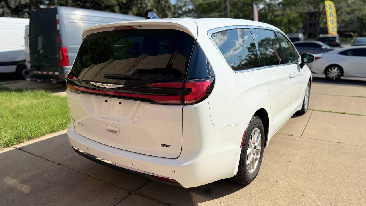 Chrysler Pacifica Touring L 2023