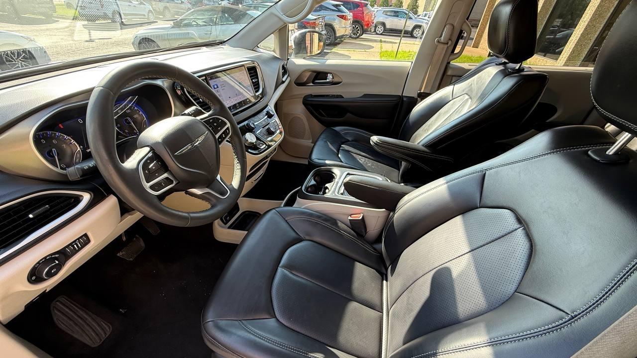 Chrysler Pacifica Touring L 2023