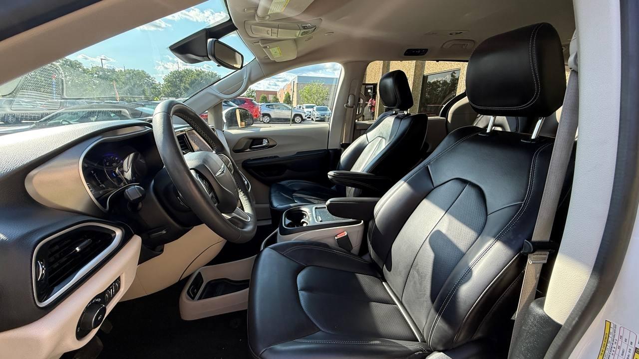 Chrysler Pacifica Touring L 2023