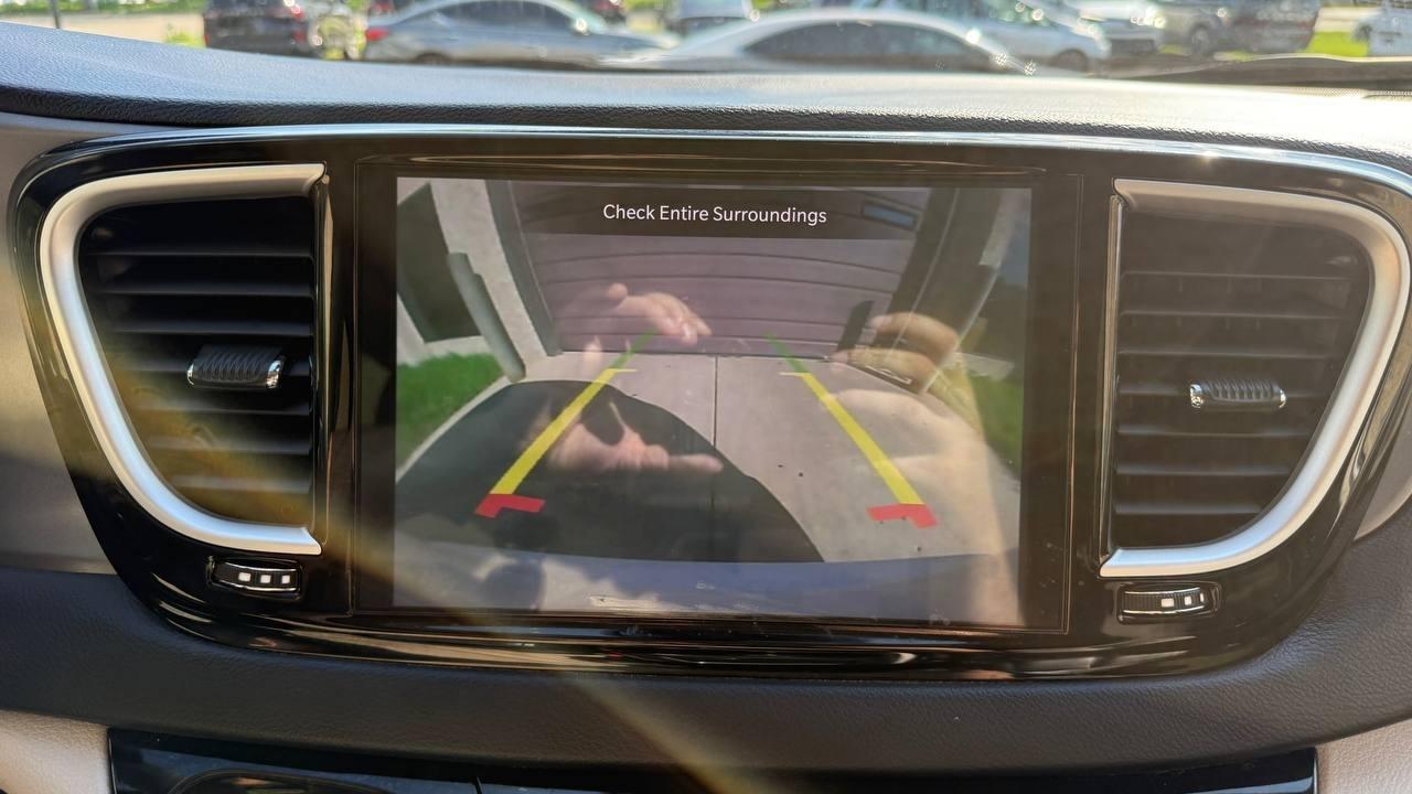 Chrysler Pacifica Touring L 2023