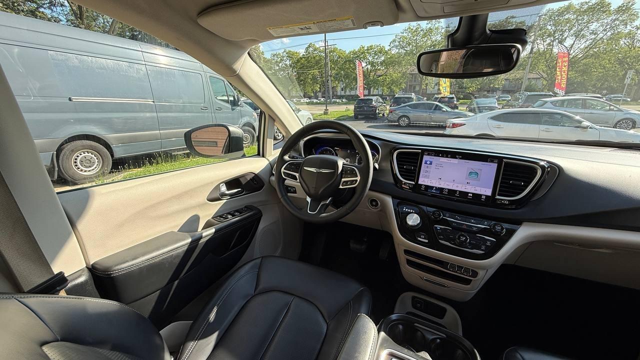 Chrysler Pacifica Touring L 2023