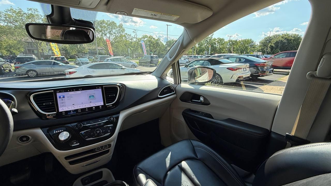 Chrysler Pacifica Touring L 2023
