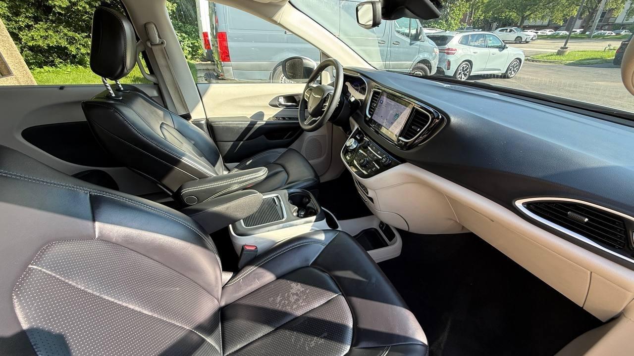 Chrysler Pacifica Touring L 2023