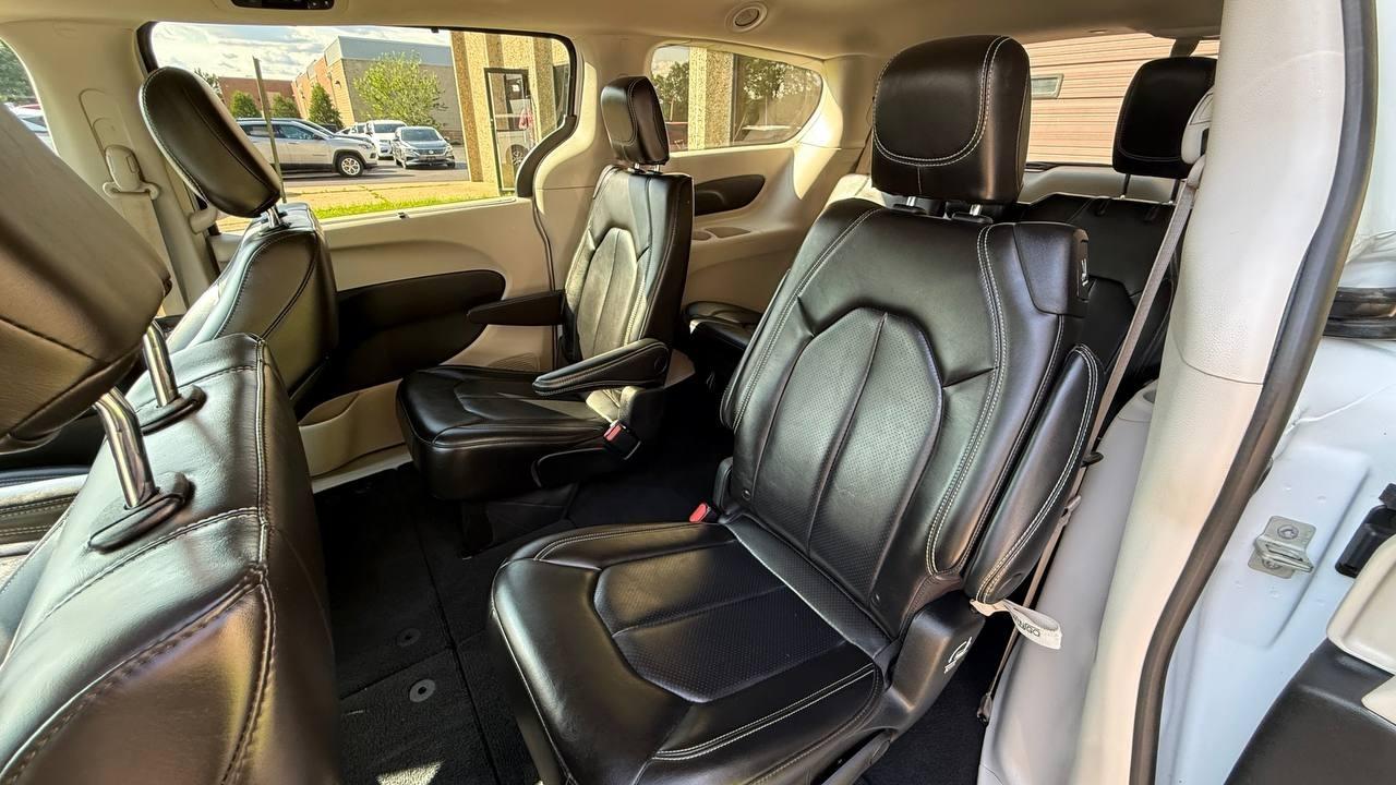 Chrysler Pacifica Touring L 2023