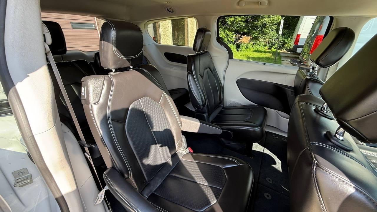 Chrysler Pacifica Touring L 2023