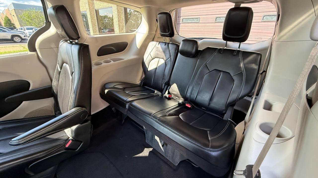 Chrysler Pacifica Touring L 2023