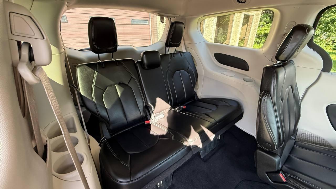 Chrysler Pacifica Touring L 2023