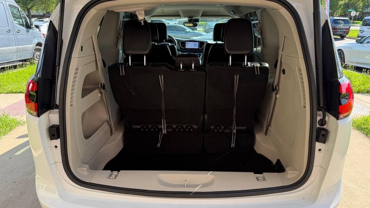 Chrysler Pacifica Touring L 2023