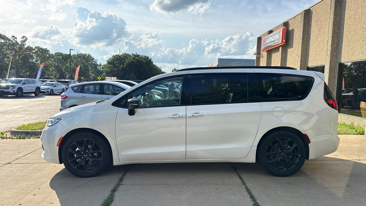 Chrysler Pacifica Limited 2025