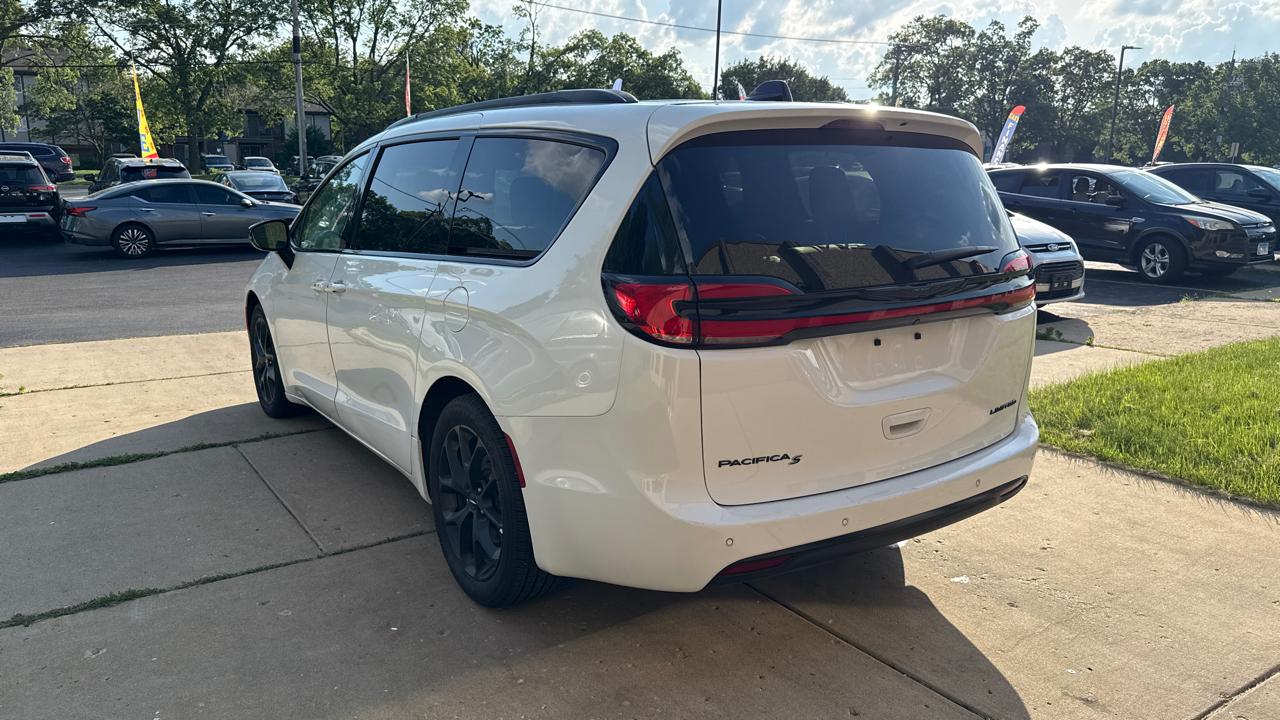 Chrysler Pacifica Limited 2025