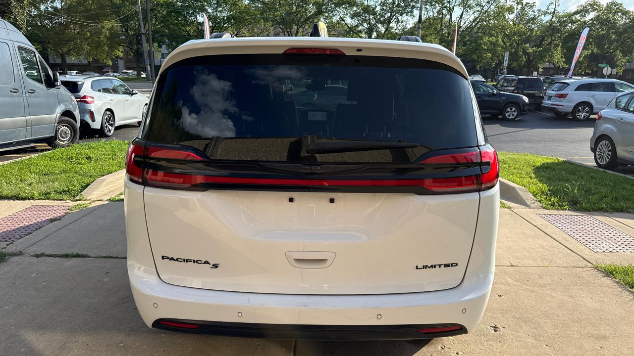 Chrysler Pacifica Limited 2025