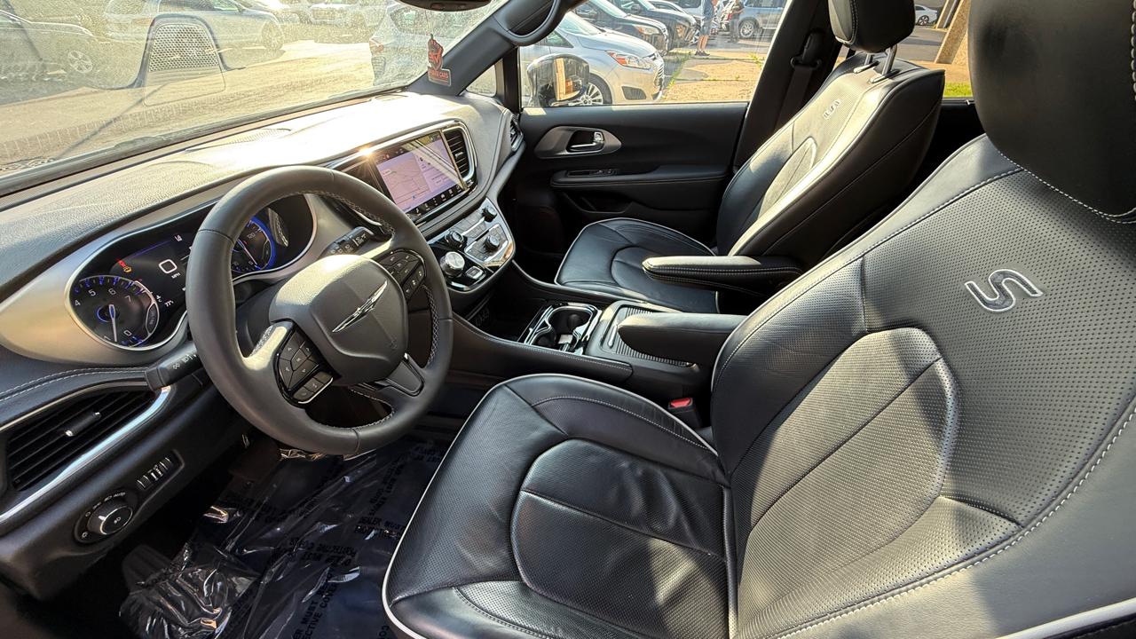 Chrysler Pacifica Limited 2025