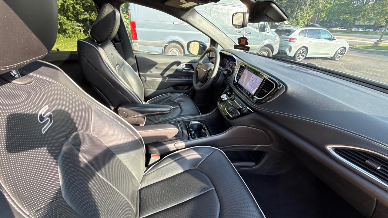 Chrysler Pacifica Limited 2025