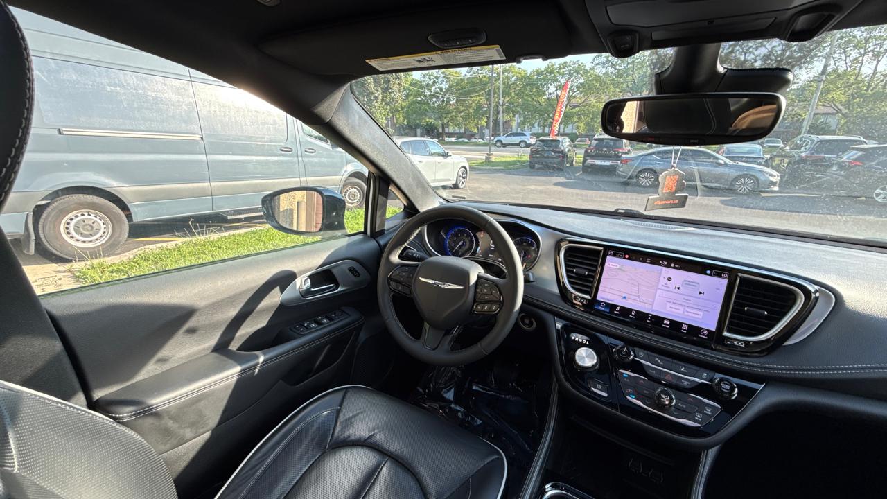 Chrysler Pacifica Limited 2025