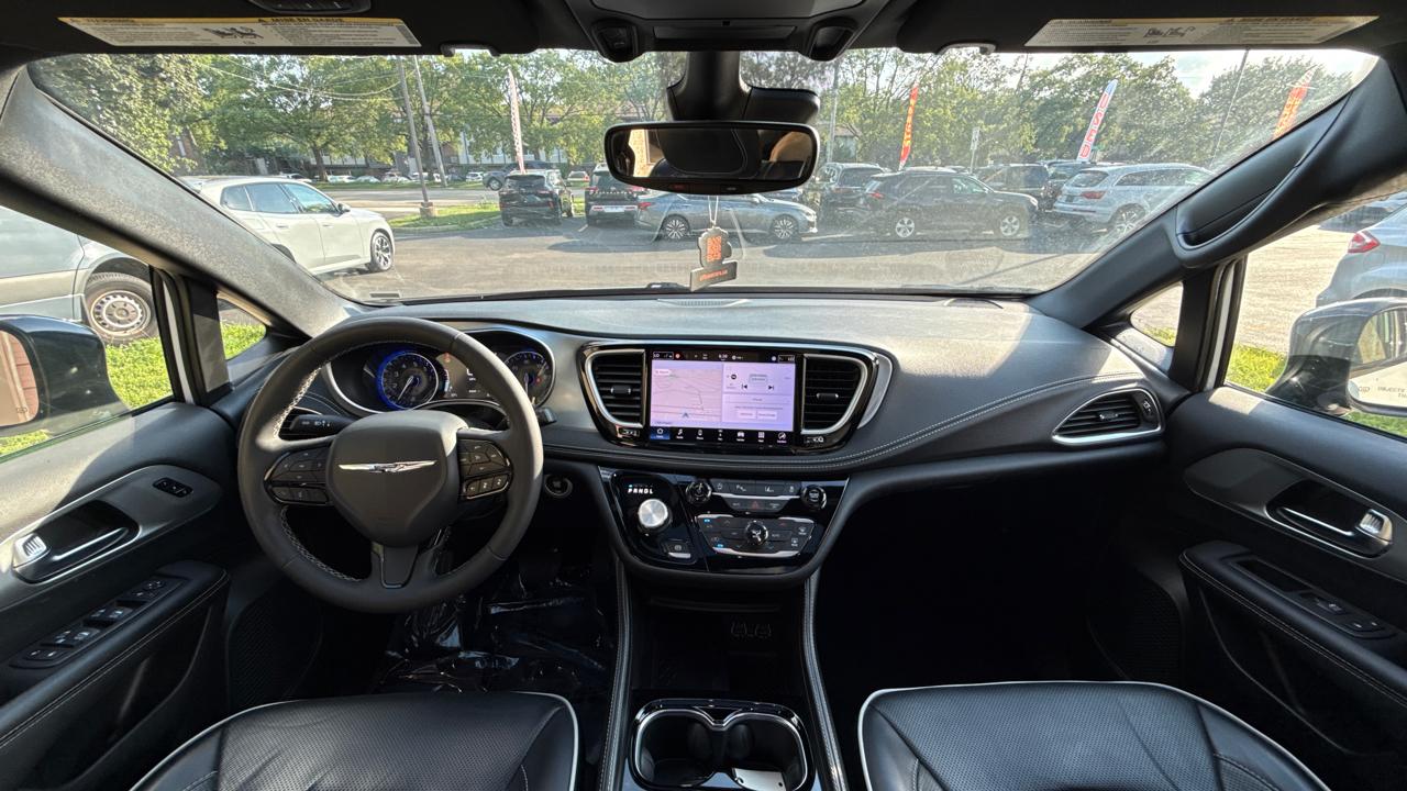 Chrysler Pacifica Limited 2025