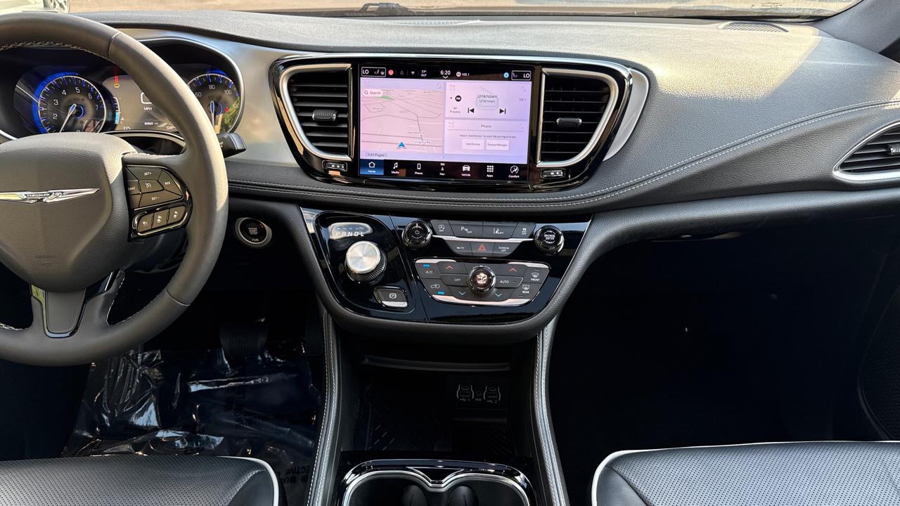 Chrysler Pacifica Limited 2025