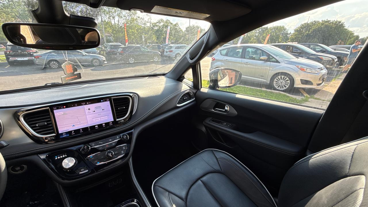 Chrysler Pacifica Limited 2025