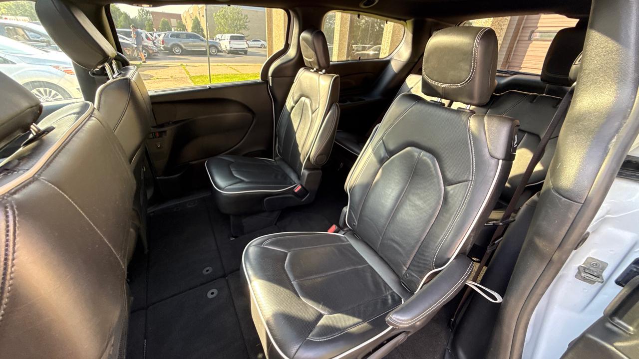 Chrysler Pacifica Limited 2025