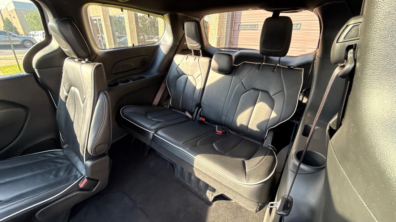 Chrysler Pacifica Limited 2025