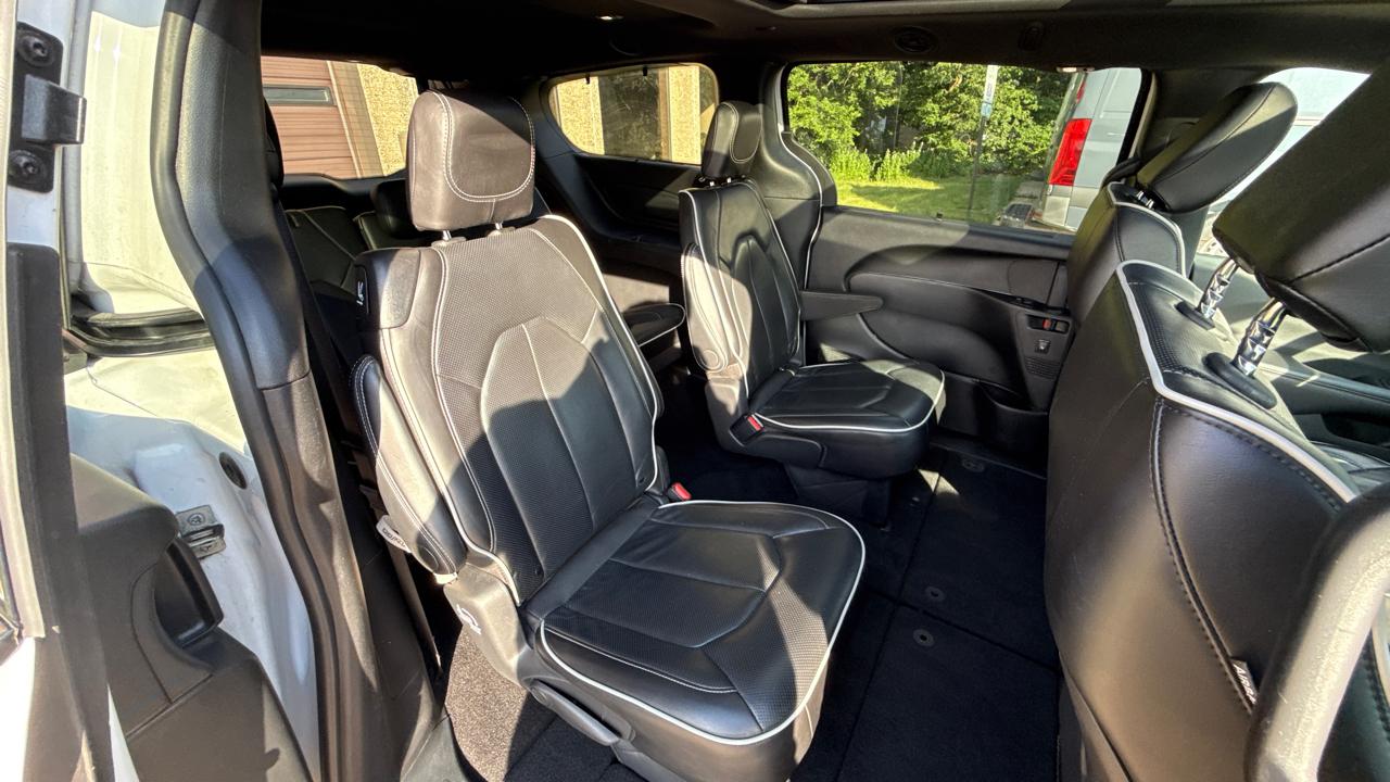 Chrysler Pacifica Limited 2025