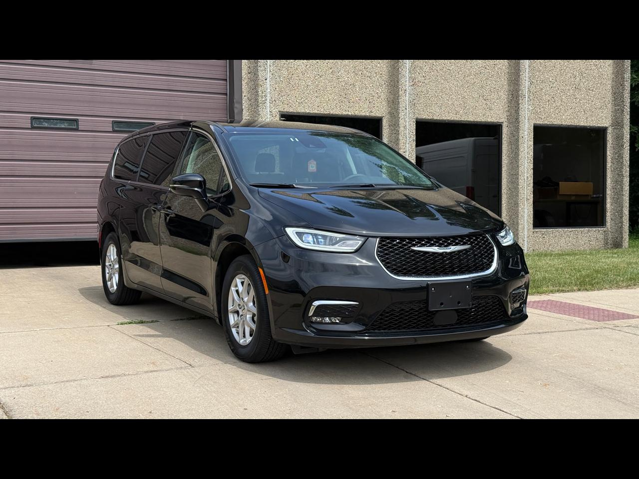 Chrysler Pacifica Touring L 2024