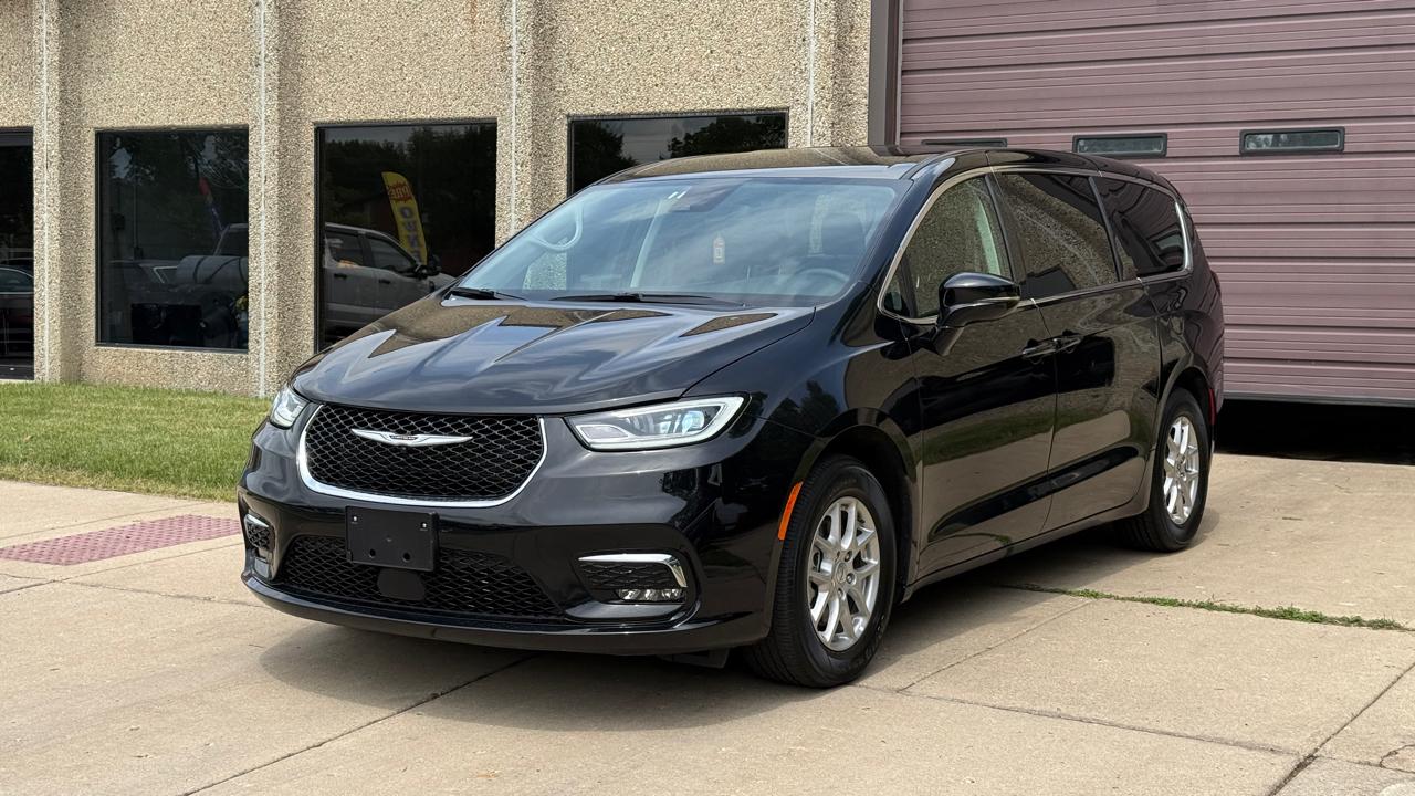 Chrysler Pacifica Touring L 2024