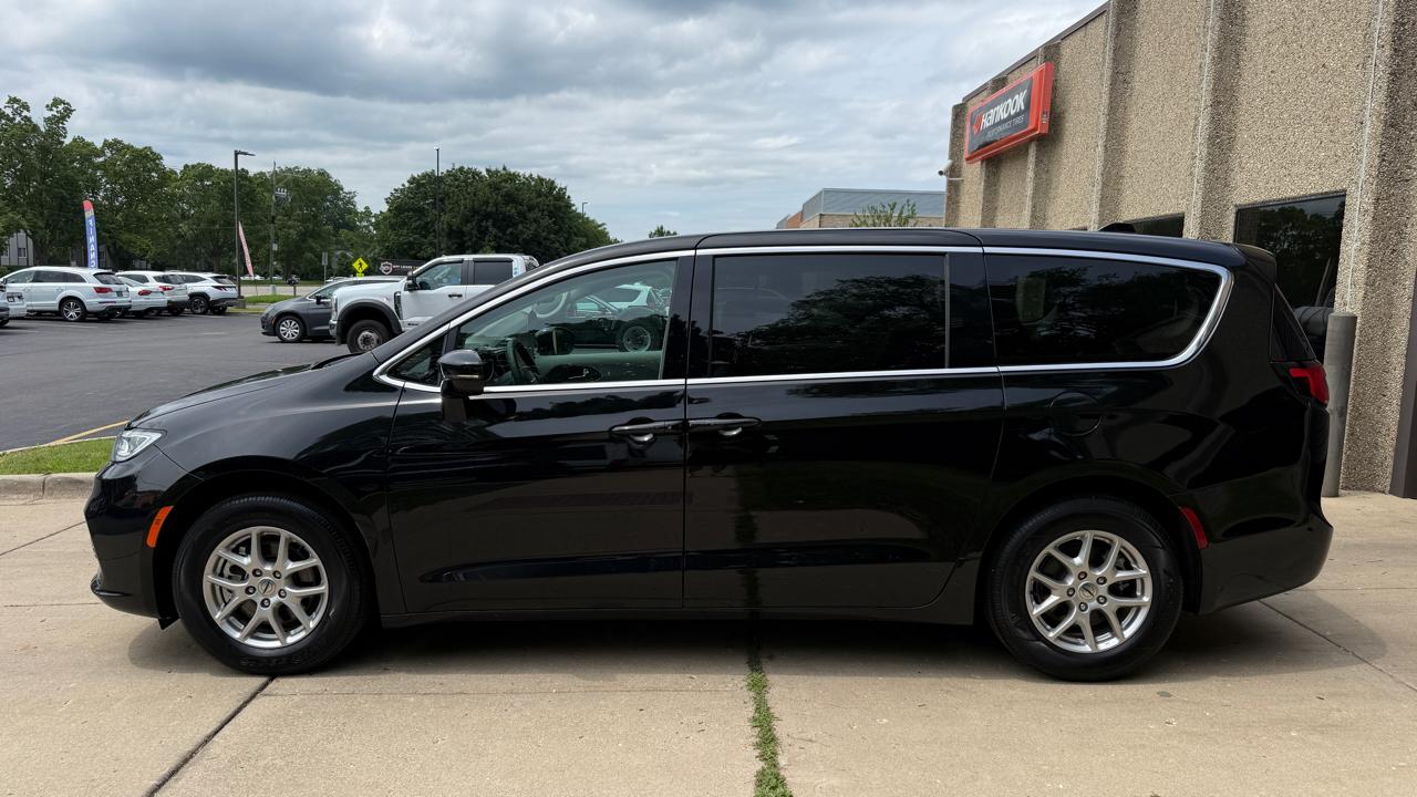 Chrysler Pacifica Touring L 2024