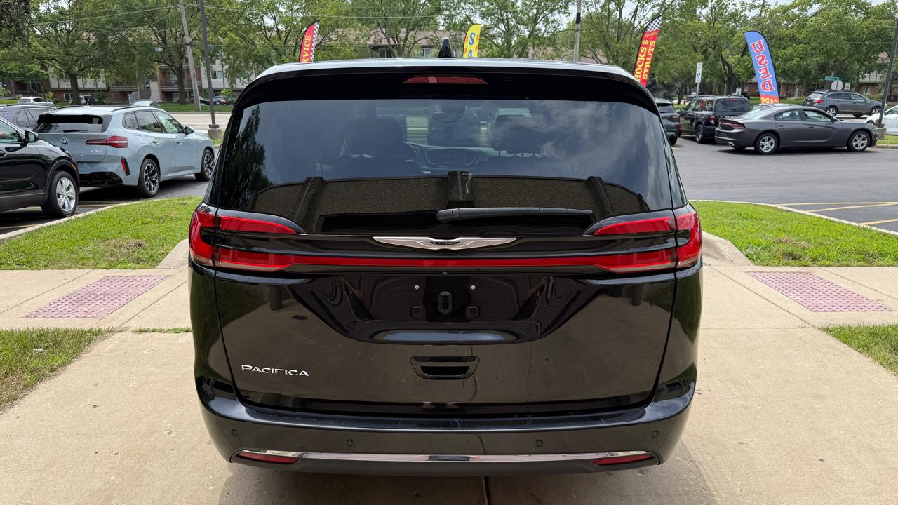 Chrysler Pacifica Touring L 2024