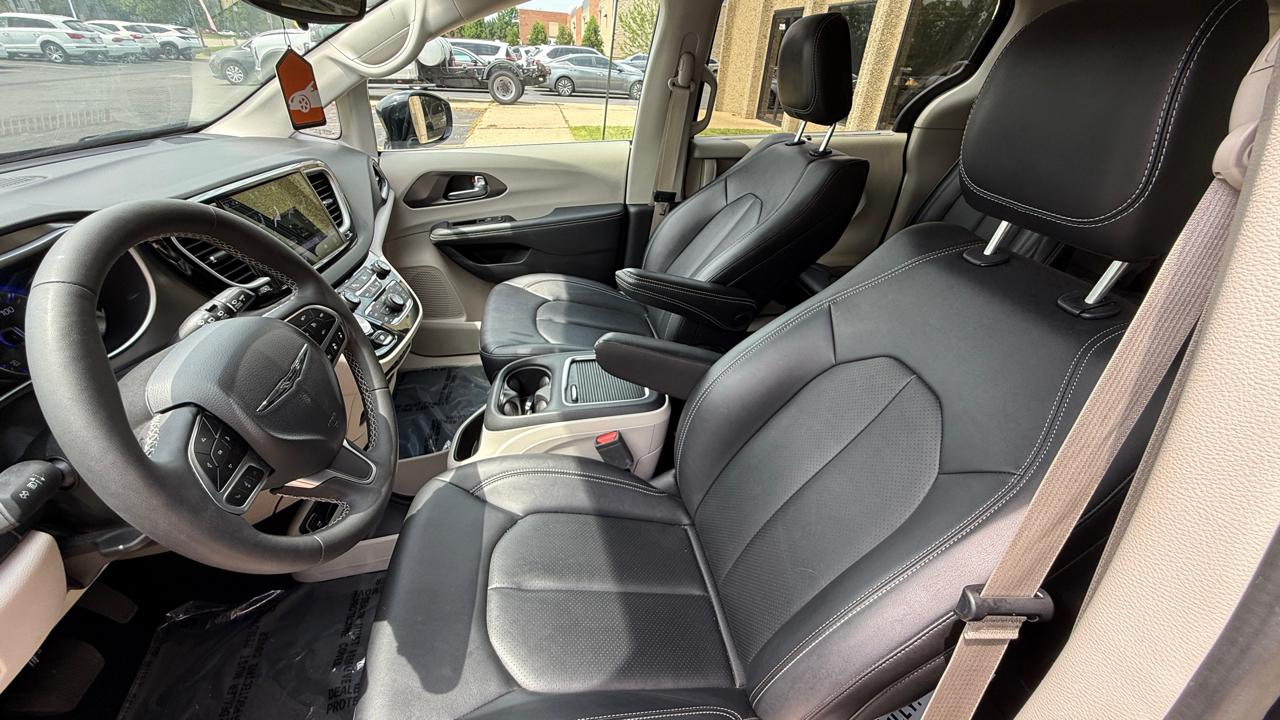 Chrysler Pacifica Touring L 2024