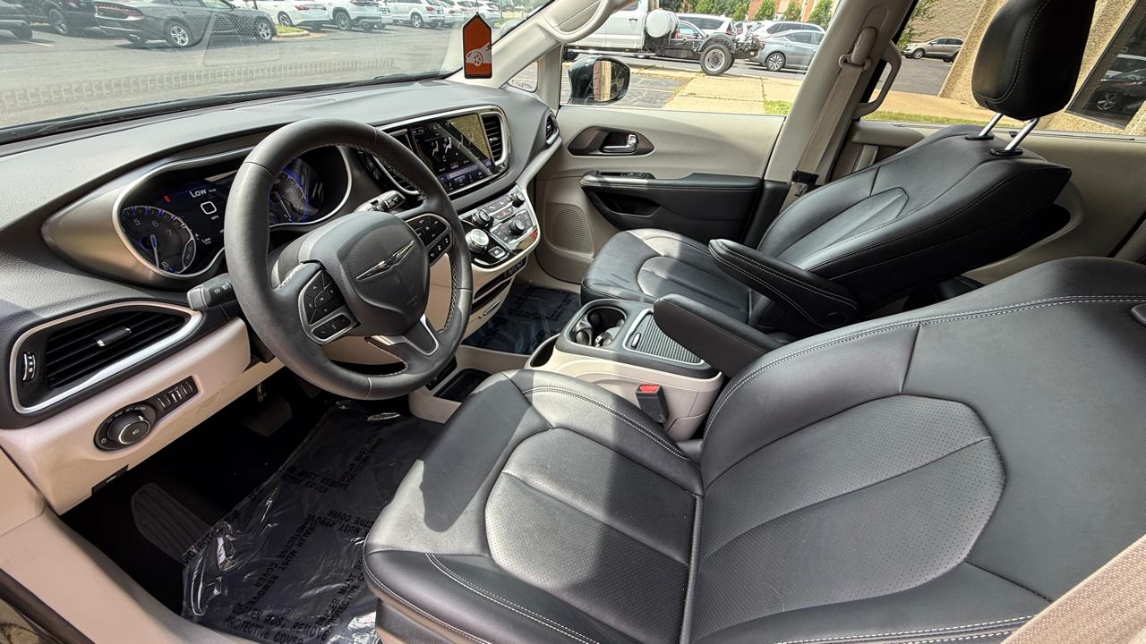 Chrysler Pacifica Touring L 2024