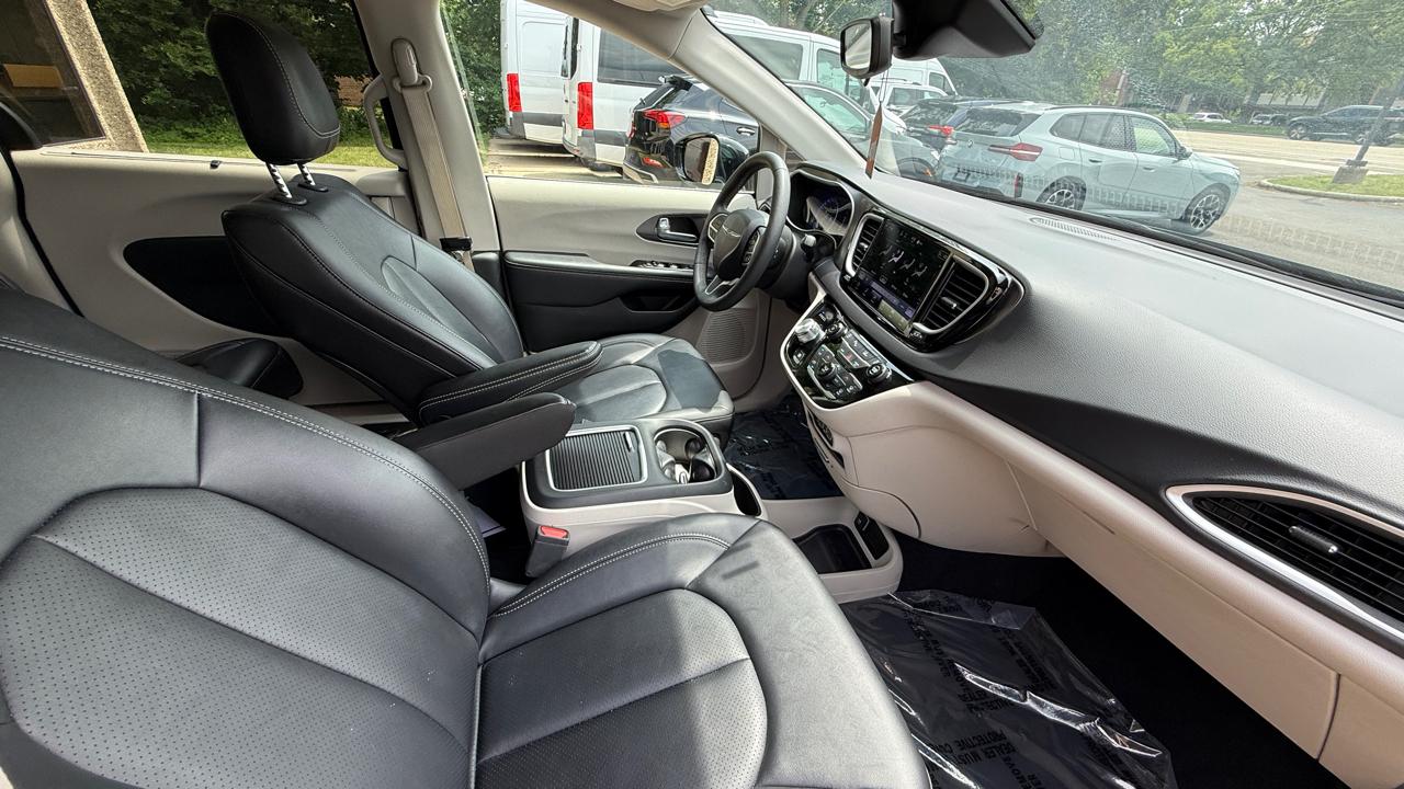 Chrysler Pacifica Touring L 2024
